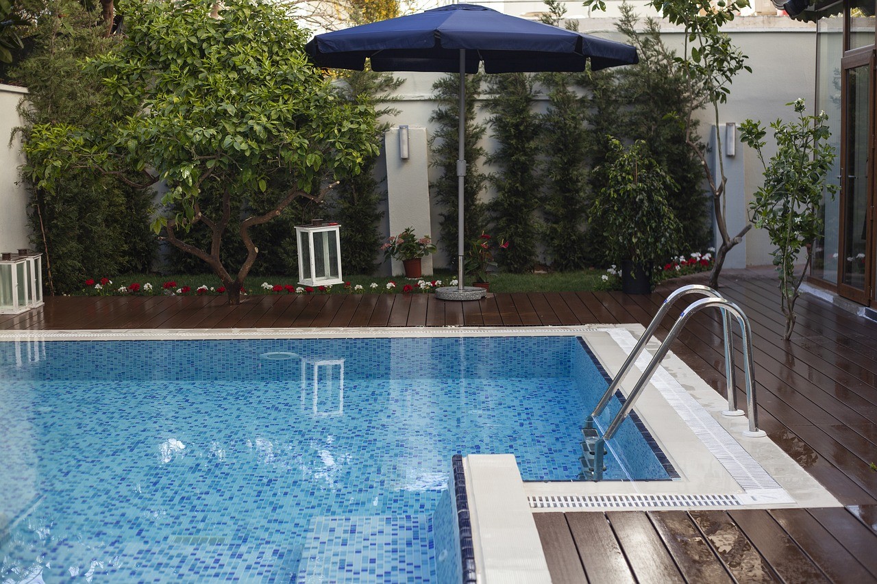 Weekly pool maintenance by Copano Pools and Spas in Cibolo backyard</p> <p>